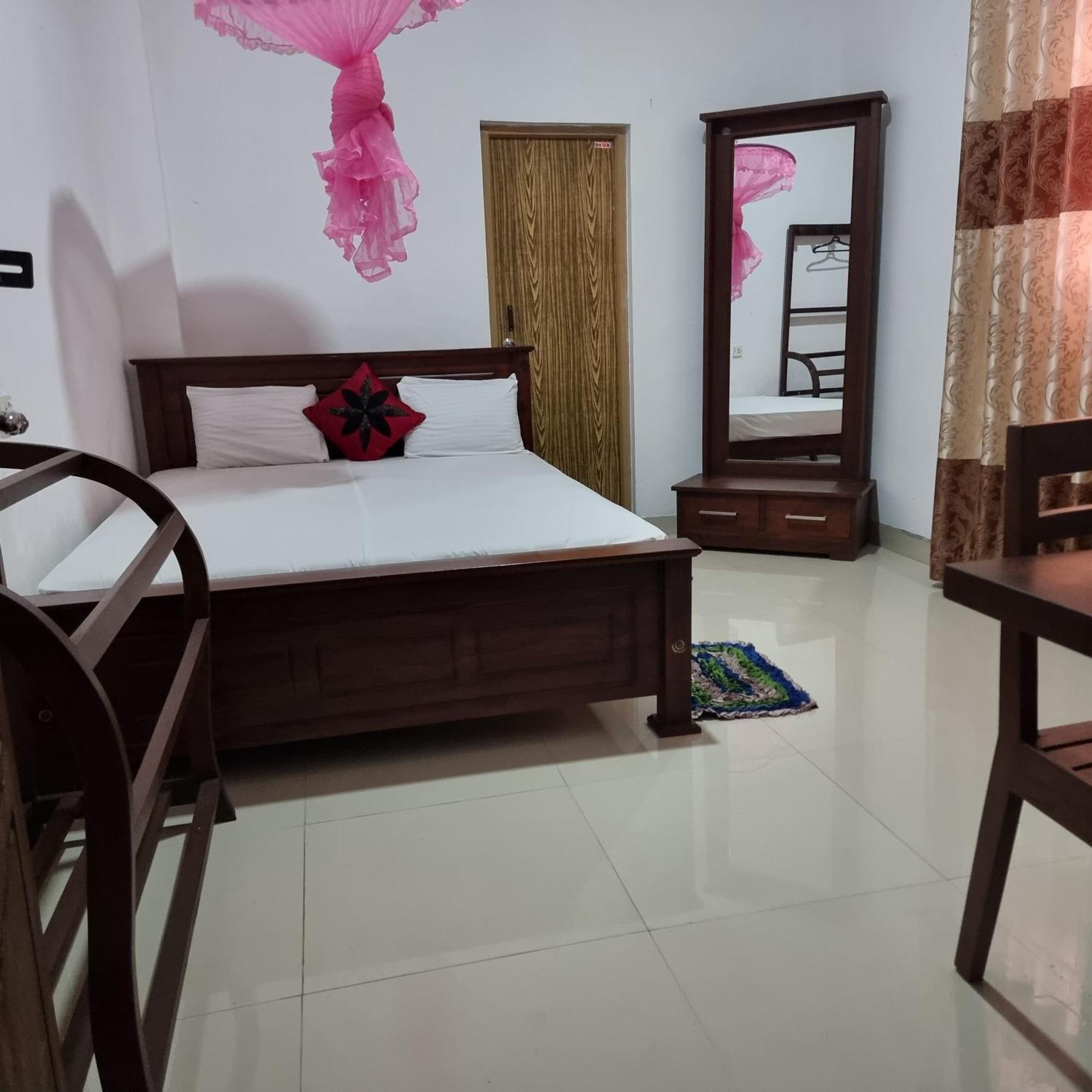 White Win Villa Elewala Room photo